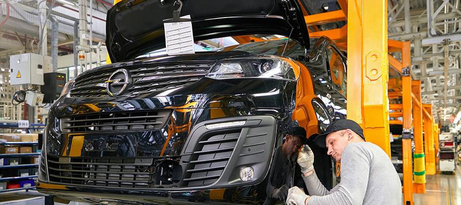 Opel возобновил продажи в России Opel возобновил продажи в России