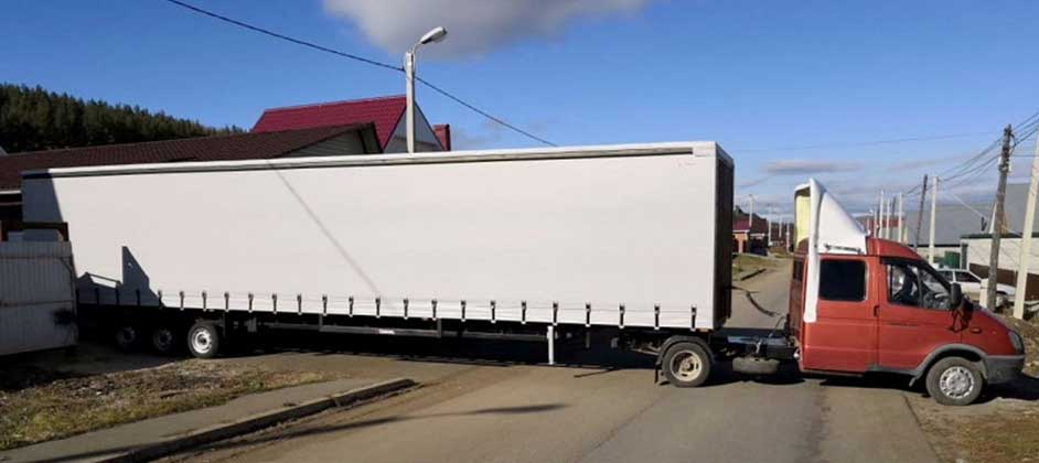 В Башкортостане выставили на продажу 13-метровый тягач на основе ГАЗ-33023