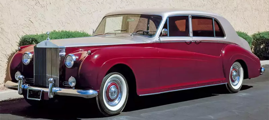 Советский лимузин 50-х на фоне Роллс-Ройса и Линкольна Советский лимузин 50-х на фоне Роллс-Ройса и Линкольна