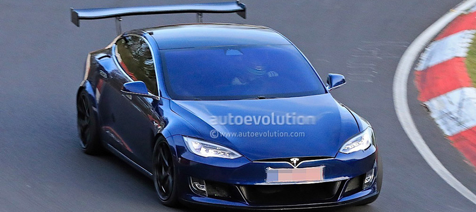 Tesla Model S заметили на Нюрбургринге с огромным антикрылом