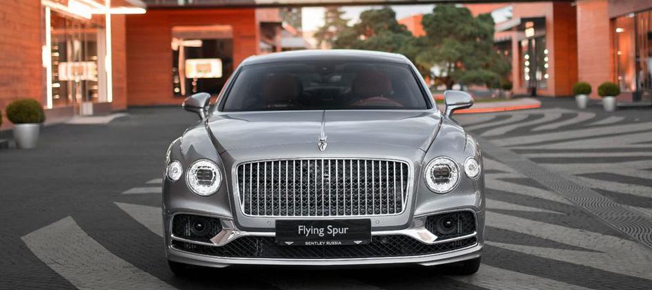Bentley начала продажи в России нового седана Flying Spur