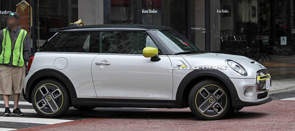 На снимке показали новый электрический Mini Cooper S E без камуфляжа