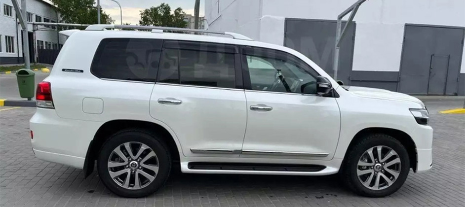 В России продают очень дорогой 10-летний Land Cruiser