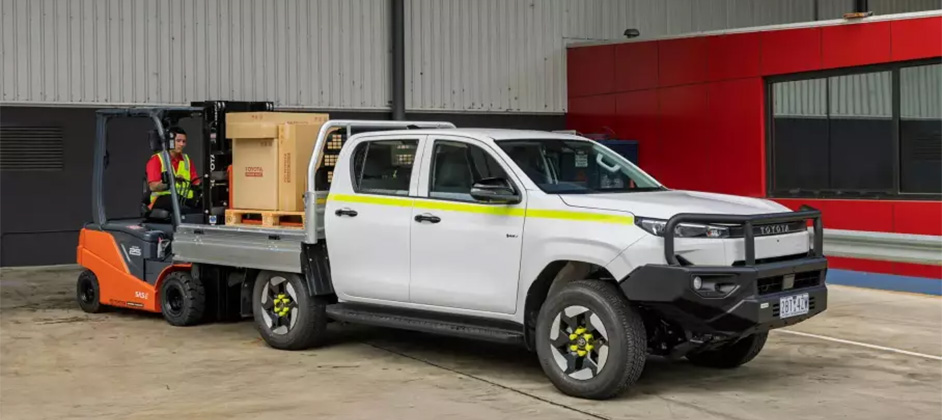 Этот мир не будет прежним: Toyota Hilux стал электрокаром и поступил в продажу