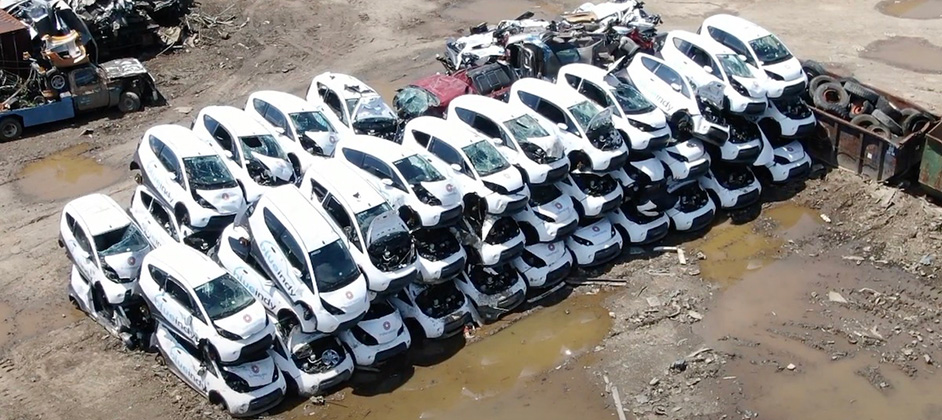 В США десятки прокатных электромобилей отправили на свалку