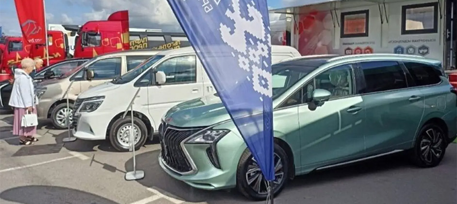 Аналог Toyota Alphard: новые белорусские минивэны BMG G4 и BMG V9 сняли на фото