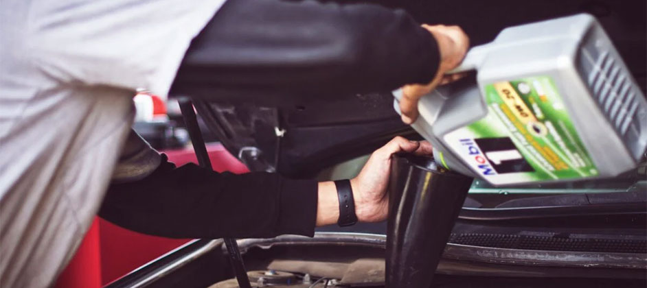 Названы три признака, при которых нужно менять масло раньше срока Названы три признака, при которых нужно менять масло раньше срока