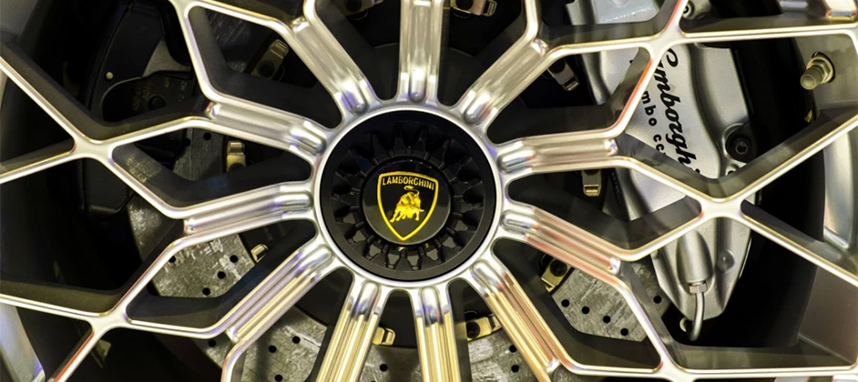 В сети появились шпионские снимки нового Lamborghini Urus PHEV