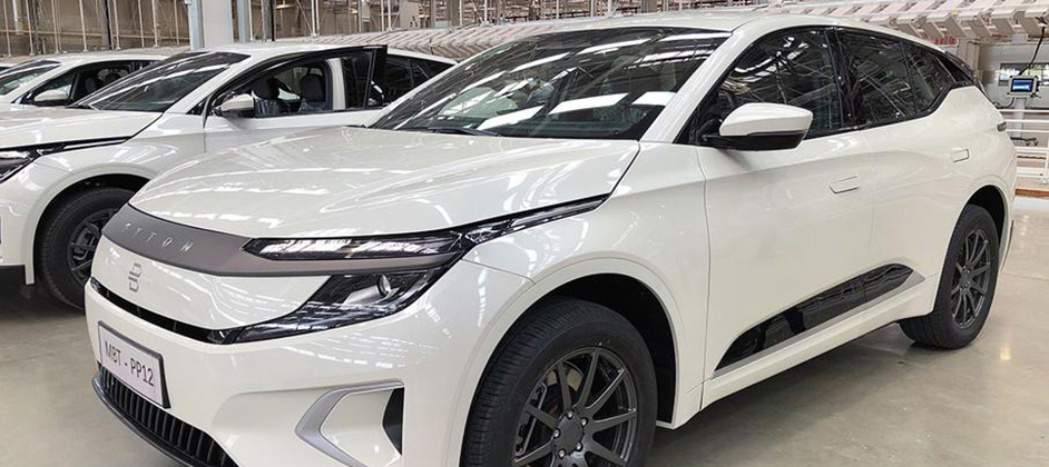 Byton начал собирать кроссоверы с 48-дюймовой приборной панелью Byton начал собирать кроссоверы с 48-дюймовой приборной панелью