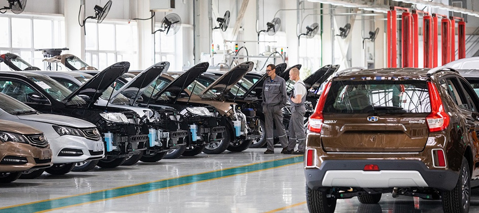 Цены на автомобили изменили 18 марок