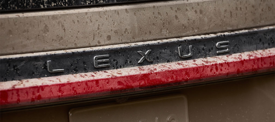 Компания Lexus опубликовала первые официальные изображения внедорожника GX 2024 года