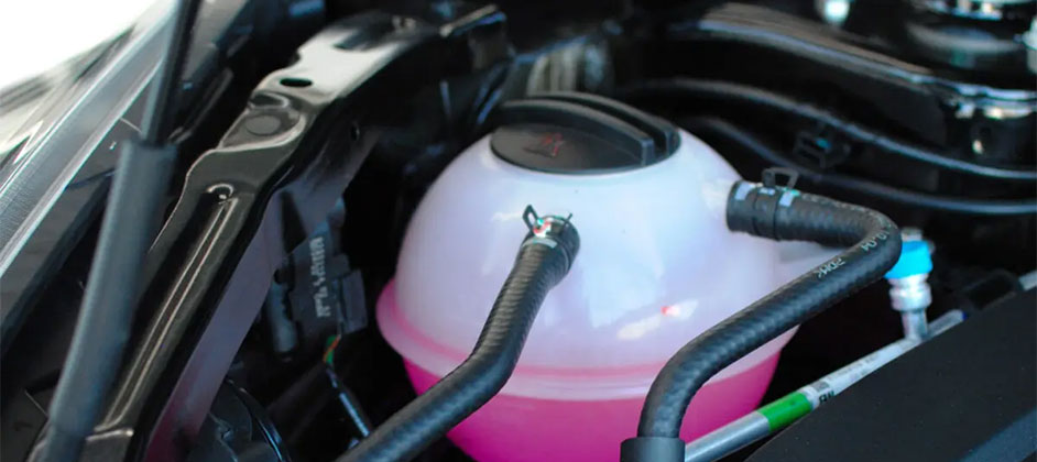 Автослесарь раскрыл бесплатный способ промыть систему охлаждения в любой машине