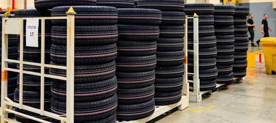 Один комплект на круглый год: какие всесезонные шины лучше всего держат снег и лёд