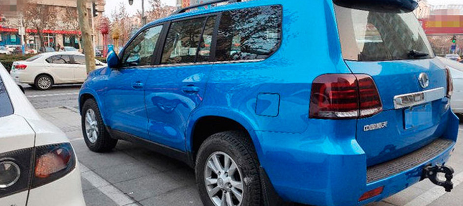 Китайская копия Toyota Land Cruiser 200 засветилась на видео