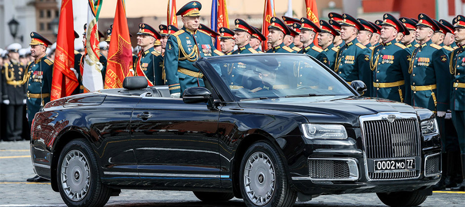 На чем принимали парады Победы: от лошадей до V8