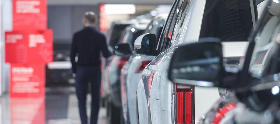 «Запасы тают». Дилеры предупредили об очередном подорожании машин