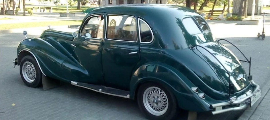 Собственник выставил на продажу в Барнауле BMW 340 1950 года