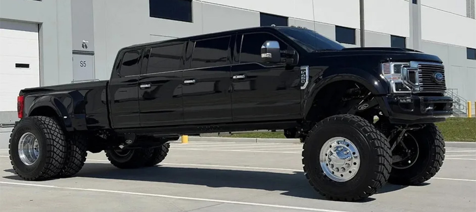 Кастомный шестидверный пикап Ford F-450 продали за 400 тыс. долларов