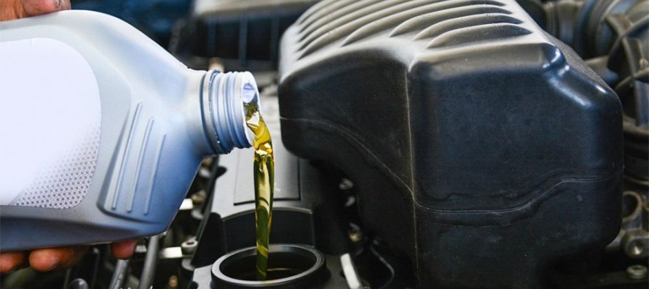 Эксперт Чальцев объяснил, почему иногда можно смешивать разные моторные масла