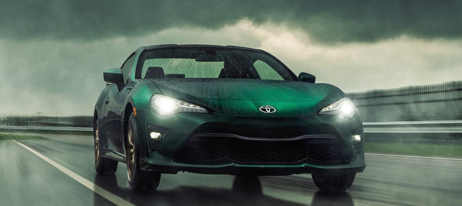 Toyota посвятила спецверсию спорткара GT86 горной трассе в Японии Toyota посвятила спецверсию спорткара GT86 горной трассе в Японии