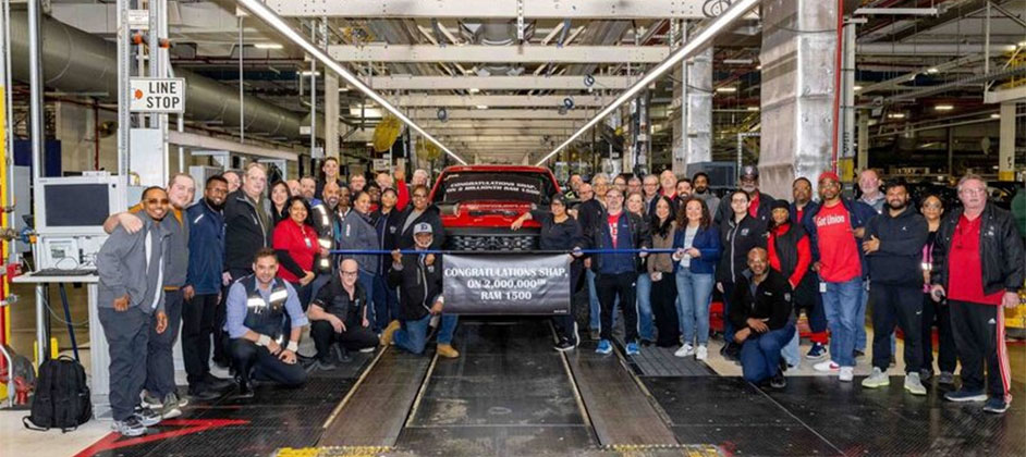 Ram 1500 отпраздновал юбилей, но фанаты требуют вернуть «настоящий» мотор Ram 1500 отпраздновал юбилей, но фанаты требуют вернуть «настоящий» мотор