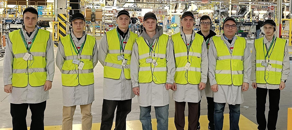 Петербургские школьники и студенты познакомились со сборкой автомобилей