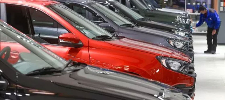 Продажи новых легковых автомобилей в РФ в августе выросли в 2,6 раза