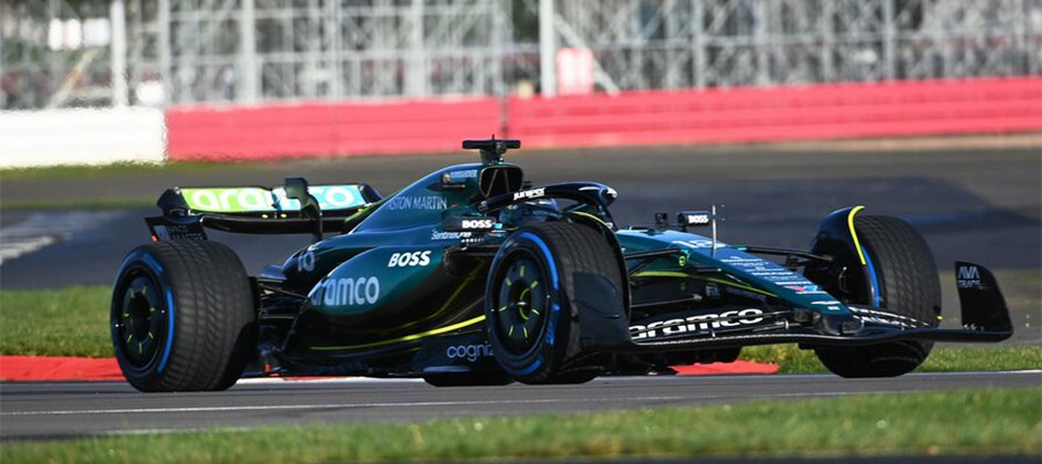 Aston Martin AMR24 дебютировал на гоночной трассе
