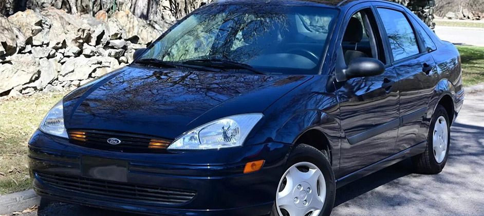 Забытый дилером 20 лет назад Ford Focus за бесценок пустили с молотка Забытый дилером 20 лет назад Ford Focus за бесценок пустили с молотка