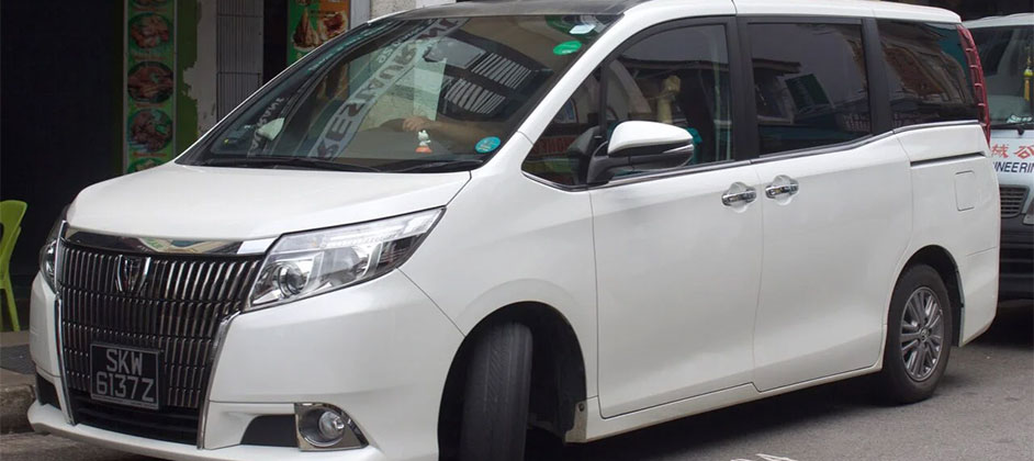 В Новосибирске нашли редкий праворульный минивэн из Японии TOYOTA Esquire 2018 года В Новосибирске нашли редкий праворульный минивэн из Японии TOYOTA Esquire 2018 года