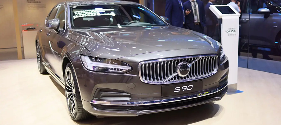 Цена Volvo S90 в Китае упала почти вдвое у дилеров: шведский седан теперь стоит как LADA Aura