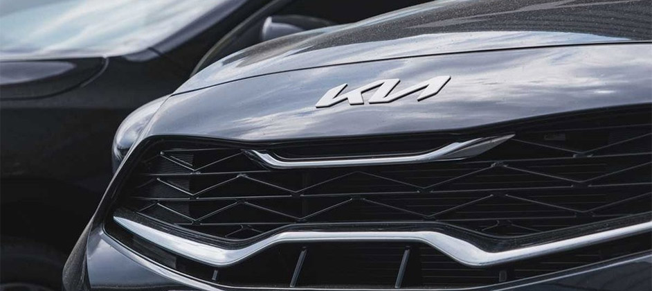 За цену «Гранты», но с кожей и люком: бюджетный Kia бросил вызов бестселлерам За цену «Гранты», но с кожей и люком: бюджетный Kia бросил вызов бестселлерам