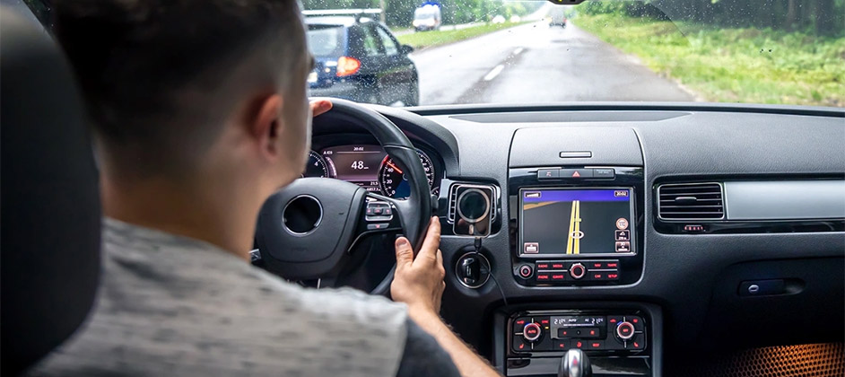 Что делать, если машину уводит в сторону при торможении?